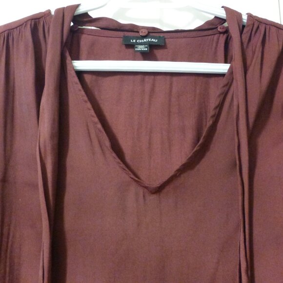 LE CHATEAU maroon v-neck top with ties - Picture 8 of 11